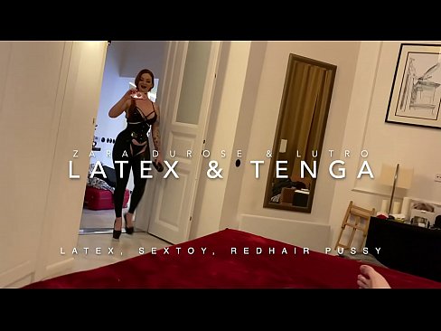 ❤️ Dada wa kambo mwenye kichwa chekundu akiwa amevalia vazi la latex alilobanwa na kaka wa kambo Ponografia yenye ubora ❤